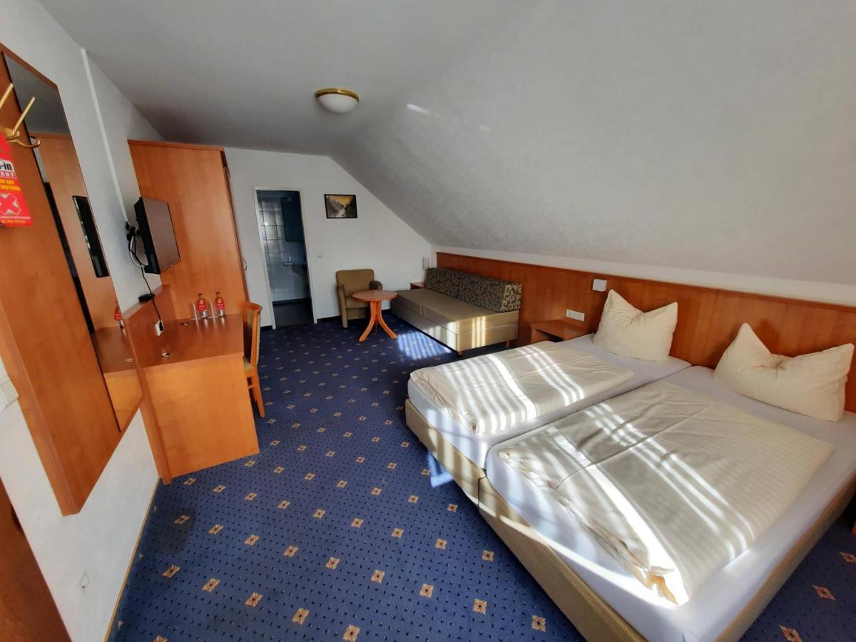 Hotel Kaiserhof Lehrte Esterno foto