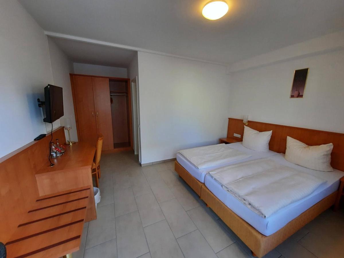 Hotel Kaiserhof Lehrte Esterno foto