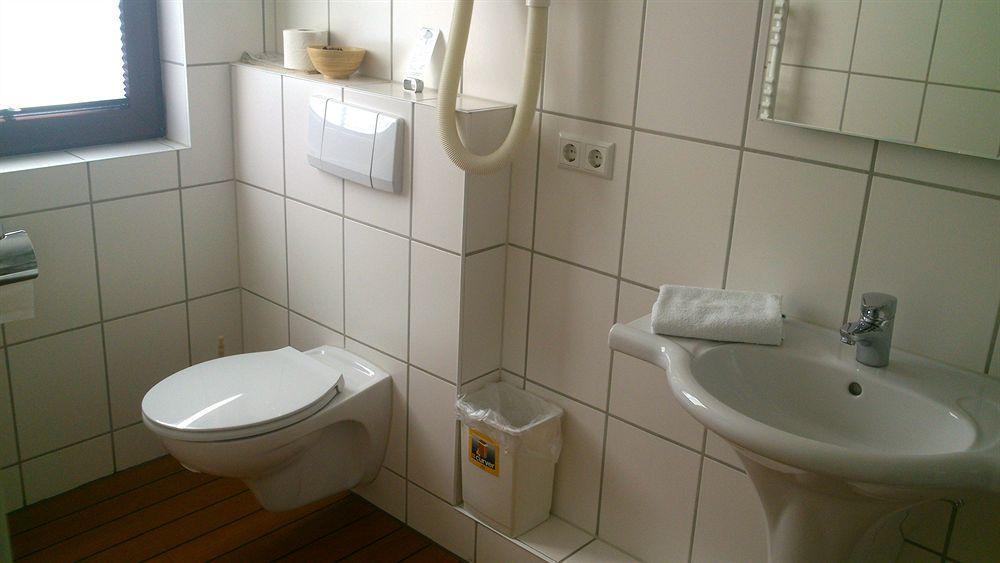 Hotel Kaiserhof Lehrte Esterno foto