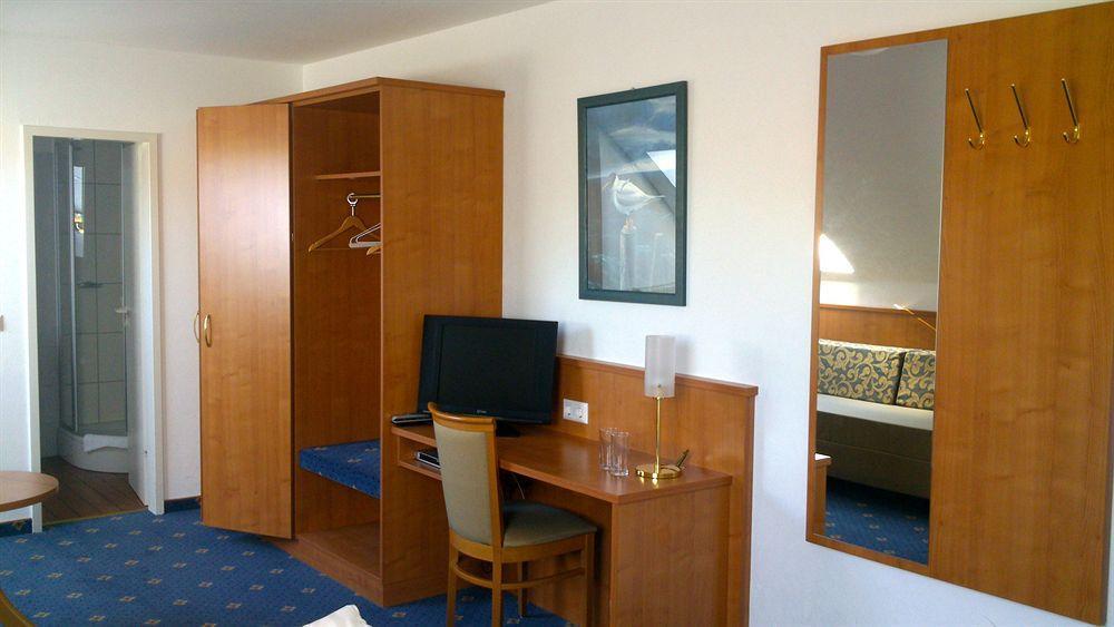Hotel Kaiserhof Lehrte Esterno foto