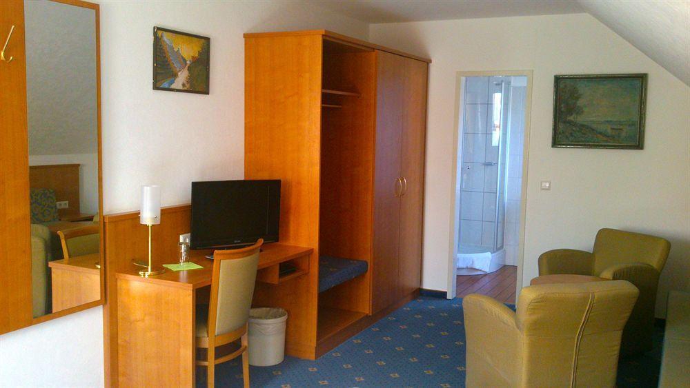 Hotel Kaiserhof Lehrte Esterno foto
