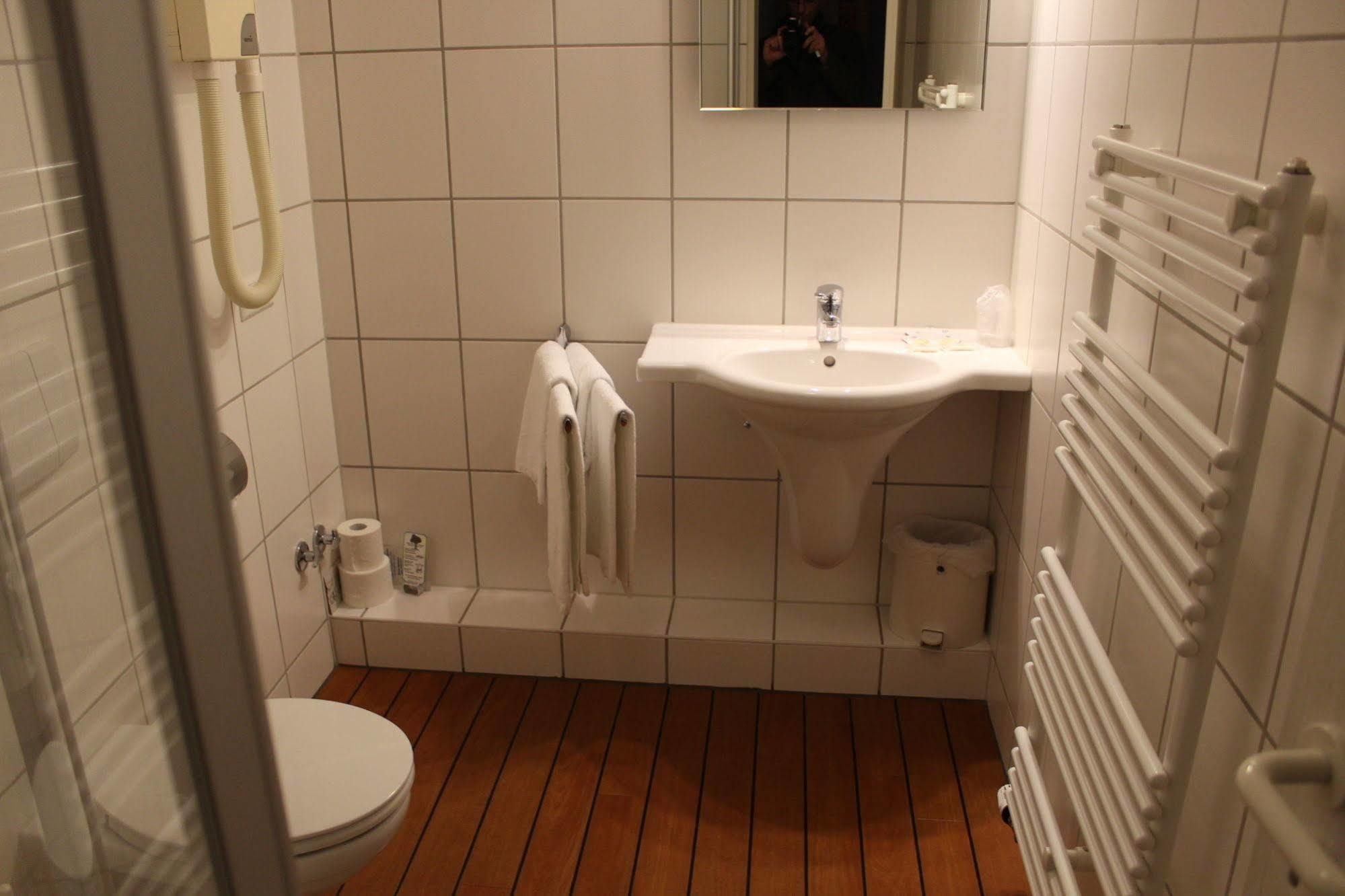 Hotel Kaiserhof Lehrte Esterno foto