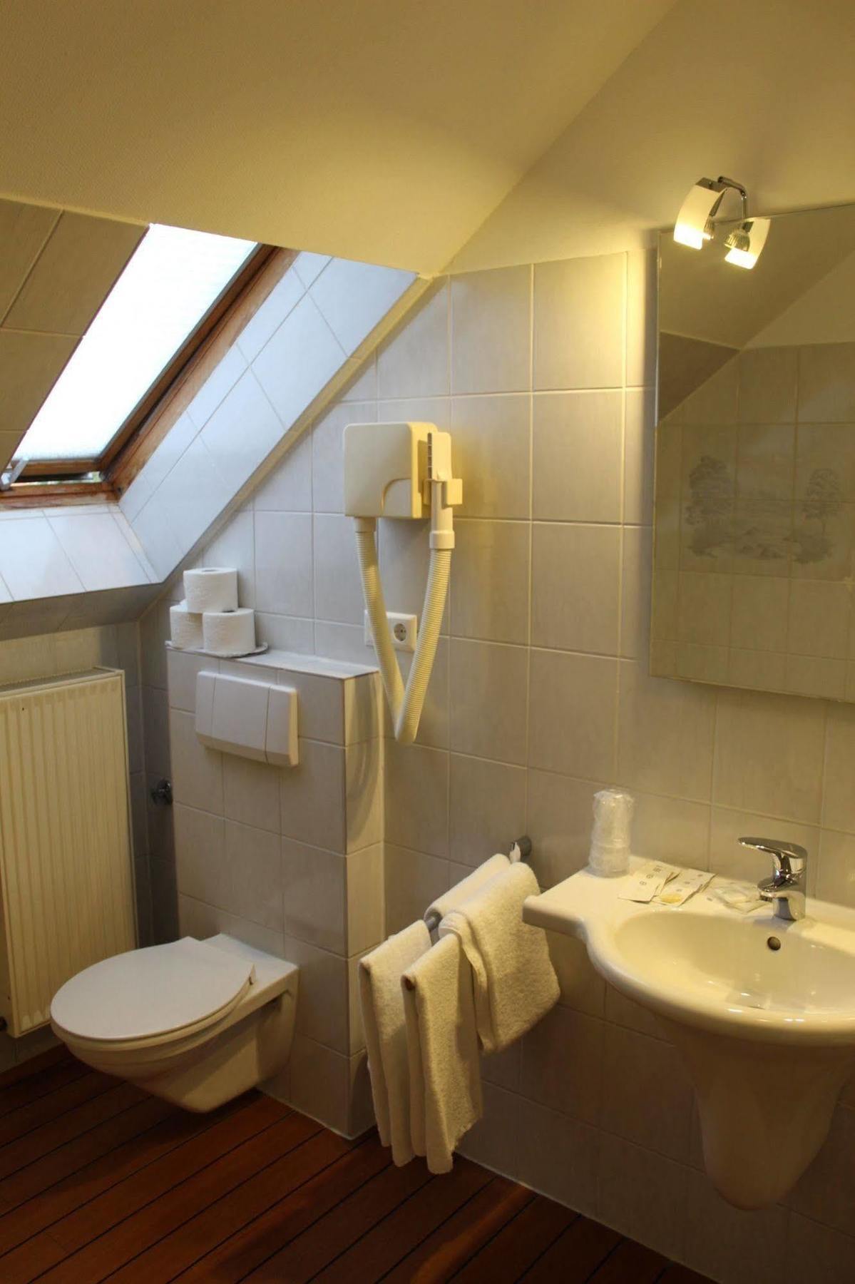 Hotel Kaiserhof Lehrte Esterno foto