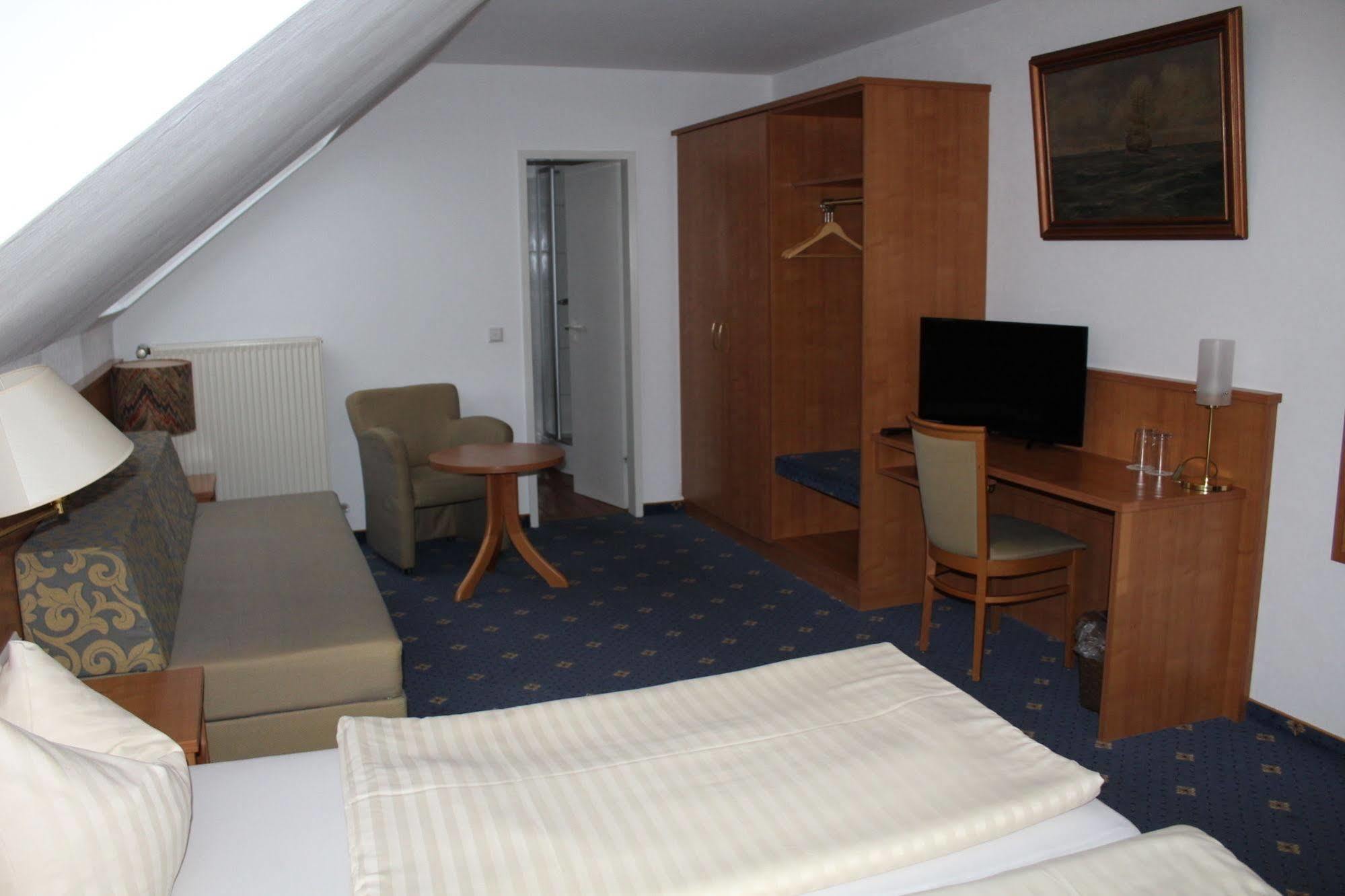 Hotel Kaiserhof Lehrte Esterno foto