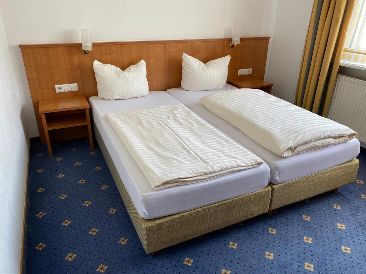 Hotel Kaiserhof Lehrte Esterno foto